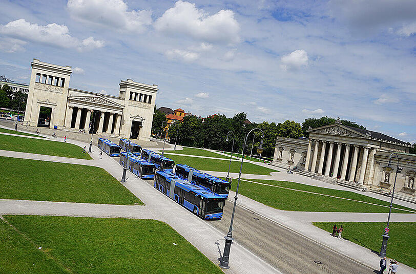 Präsentation am Königsplatz: Die neuen Gelenkbuss der MVG.