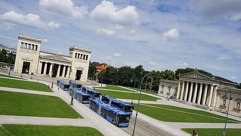 Präsentation am Königsplatz: Die neuen Gelenkbuss der MVG.