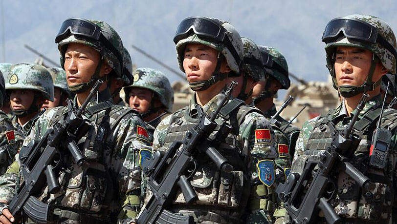 Soldaten der chinesischen Armee bei einem Militärmanöver: Pelking rüstet weiter auf. Soldaten der chinesischen Armee bei einem Militärmanöver: Pelking rüstet weiter auf.