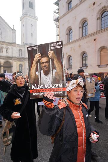 Hunderte Demonstranten setzten sich am Samstag für Zirkus ohne Tiere ein.