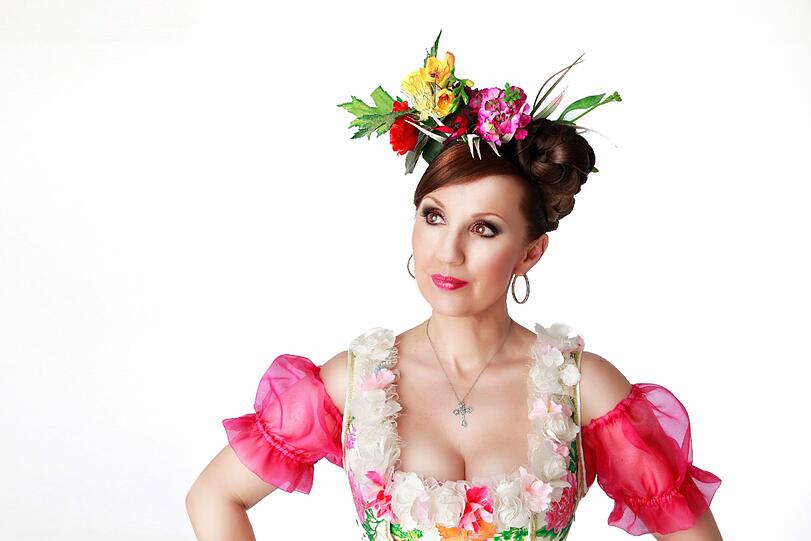 Mode bedeutet Veränderung und die macht auch vor der Tracht nicht Halt. Die Münchner Designerin Angelika Zwerenz mischt mit ihrem Label Dirndlpunk die Trachtenmode kräftig auf.  Sie will mit dem steifen Dirndlook brechen - Wild, sexy, frech und opulent zugleich sollen die Modelle sein. Klicken Sie sich hier durch die Bilder der aktuellen Kollektion.