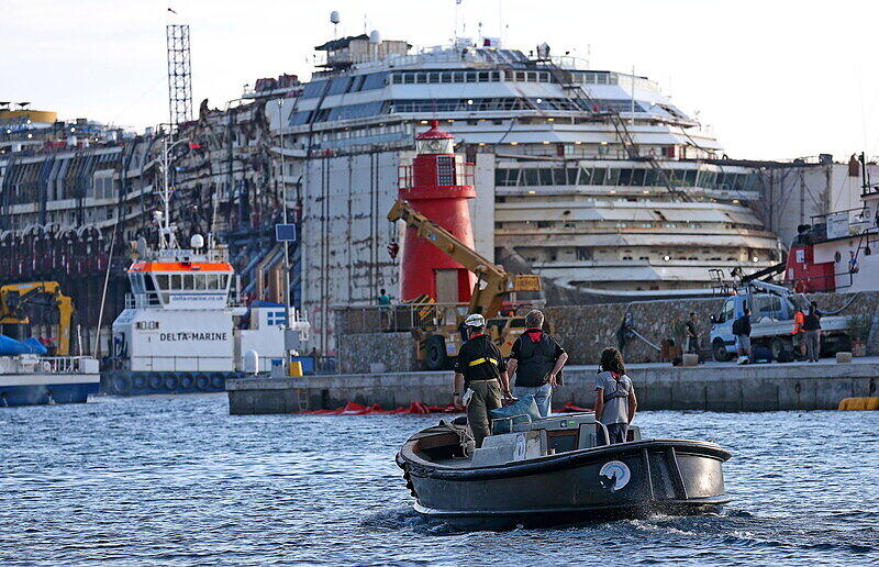 Die Costa Concordia verlässt endlich Giglio - Die Bilder von der letzten Reise zum Abwracken.
