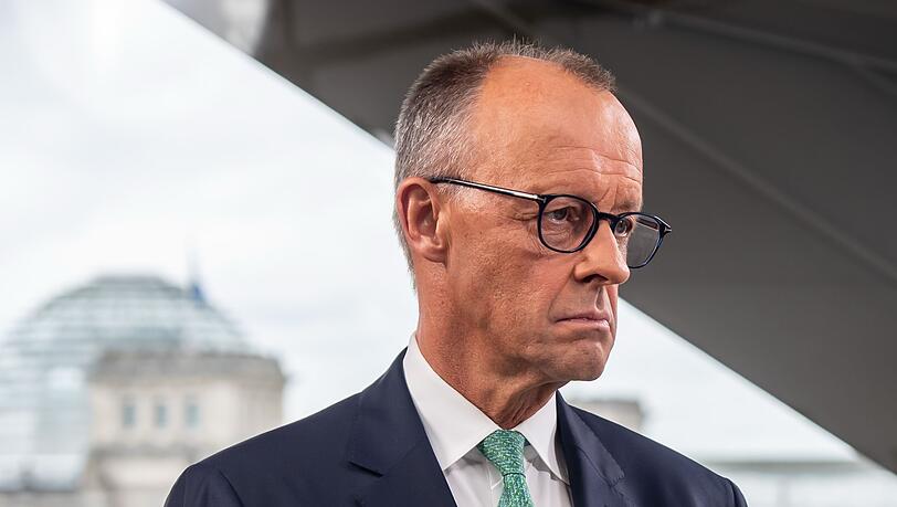 Der Kanzler stellt klar: Es gibt noch keine Pläne für die Entsendung deutscher Soldaten in die Ukraine.
