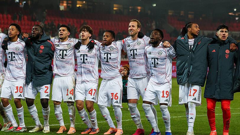 Die Bayern-Talente durften nach dem 4:0-Sieg gegen Heidenheim mit Harry Kane und Co. feiern.