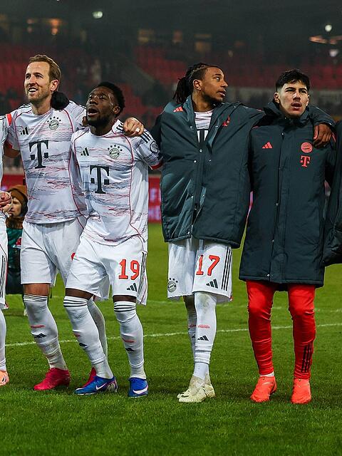 Die Bayern-Talente durften nach dem 4:0-Sieg gegen Heidenheim mit Harry Kane und Co. feiern.