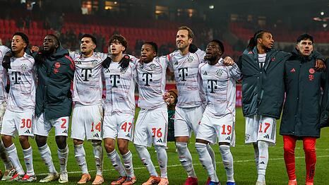 Die Bayern-Talente durften nach dem 4:0-Sieg gegen Heidenheim mit Harry Kane und Co. feiern.