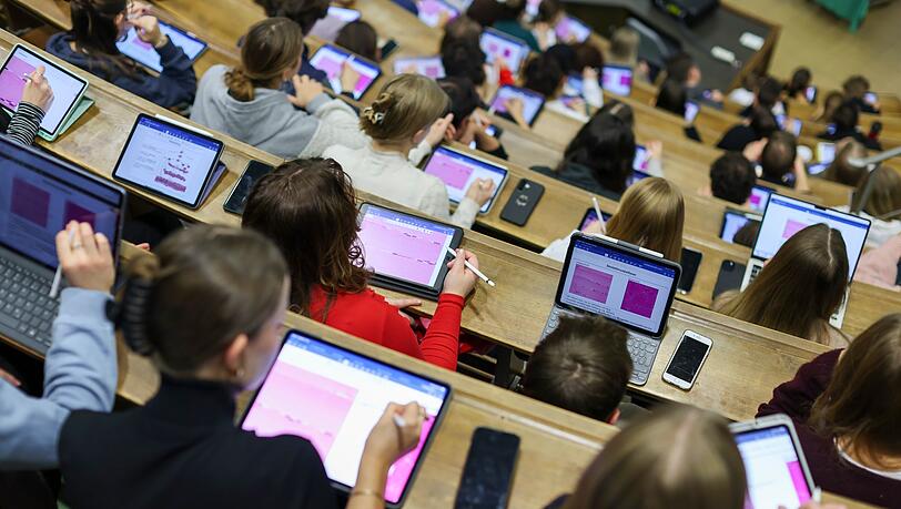 EY-Umfrage: Jobsicherheit bei Studierenden besonders wichtig. (Symbolbild) EY-Umfrage: Jobsicherheit bei Studierenden besonders wichtig. (Symbolbild)