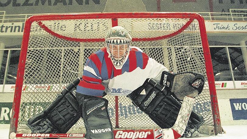 Ein Mann mit Biss: Der deutsche Eishockey-Rekordtorhüter Peppi Heiß wird in Zukunft die EHC-Keeper trainieren. Ein Mann mit Biss: Der deutsche Eishockey-Rekordtorhüter Peppi Heiß wird in Zukunft die EHC-Keeper trainieren.