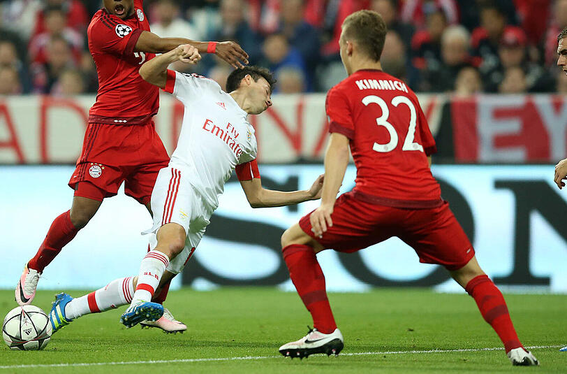 Joshua Kimmich: Note 3. Kehrte als Notinnenverteidiger zurück in die Startelf. Spielte eine fast fehlerfreie Partie. Musste in der 60. aber für Martínez raus.