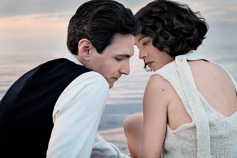 Sabin Tambrea als Franz Kafka und Henriette Confurius als Dora Diamant in "Die Herrlichkeit des Lebens".
