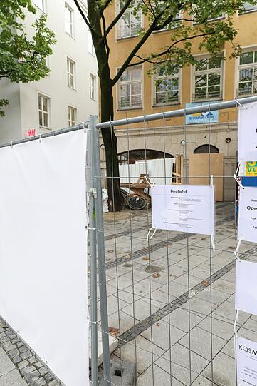 Bauherr August Baron von Finck und seine Nymphenburg Immobilien AG vermieten die neuen Häuser an den FC Bayern.