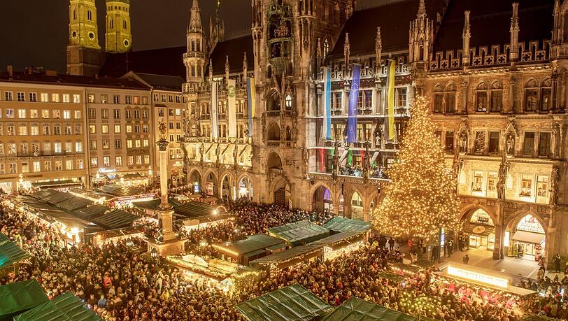 Der Geruch von Glühwein und Plätzchen, viele Lichter und natürlich ein Weihnachtsbaum: Daran kommt man am Marienplatz nicht vorbei. Egal ob Christ oder nicht.