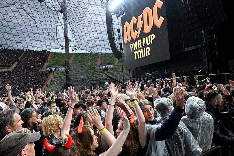AC/DC knallen wie seit Menschengedenken. Für diese Musik wurden Fußballstadien erfunden.