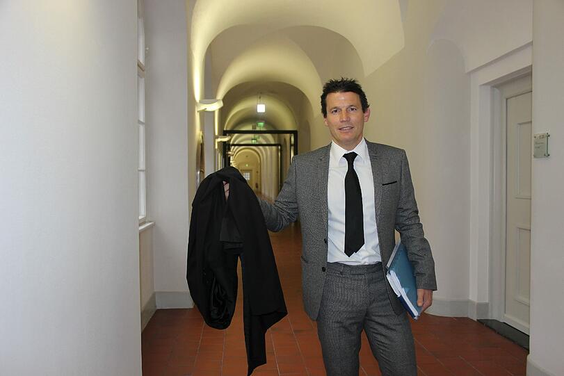 Kam am Donnerstag mit Robe: Anwalt Norman Synek.