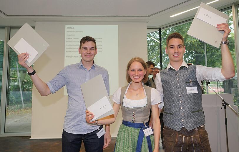 Beste junge Brauer Süddeutschlands: v.l. Mathias Zellner (zweiter Platz), Dorothea Schiffmann (erster Platz), Lennart Dege (dritter Platz).