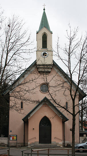 Die Kirche vorher: eher ein tristes Bild.