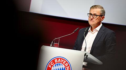 Der Vorstandsvorsitzende des FC Bayern München, Jan-Christian Dreesen, spricht auf der Jahreshauptversammlung.