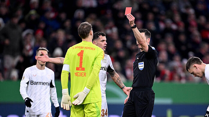 Rote Karte gegen Leverkusen: FCB-Kapitän Manuel Neuer.
