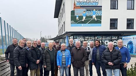 Wenn die lebenden Legenden im Stüberl vorbeischauen: Die Stammtisch-Runde um die Meisterlöwen Heiß, Patzke und Reich.