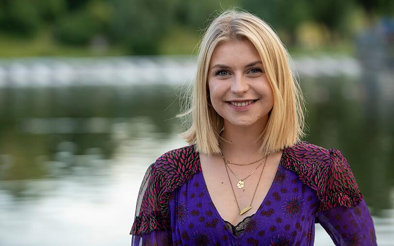 Sarah Thonig übernimmt im November das Polizeisekretariat der "Rosenheim-Cops". Im Interview spricht die 34-Jährige über die Beförderung der von ihr gespielten Figur Christin Lange. Sarah Thonig übernimmt im November das Polizeisekretariat der "Rosenheim-Cops". Im Interview spricht die 34-Jährige über die Beförderung der von ihr gespielten Figur Christin Lange.