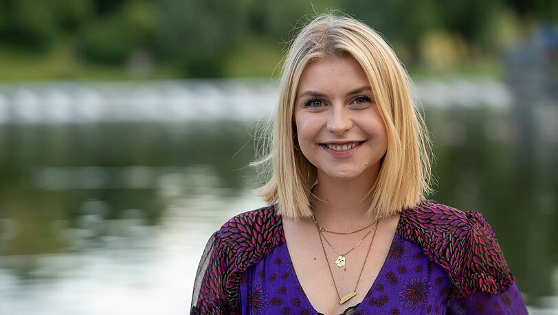 Sarah Thonig übernimmt im November das Polizeisekretariat der "Rosenheim-Cops". Im Interview spricht die 34-Jährige über die Beförderung der von ihr gespielten Figur Christin Lange. Sarah Thonig übernimmt im November das Polizeisekretariat der "Rosenheim-Cops". Im Interview spricht die 34-Jährige über die Beförderung der von ihr gespielten Figur Christin Lange.