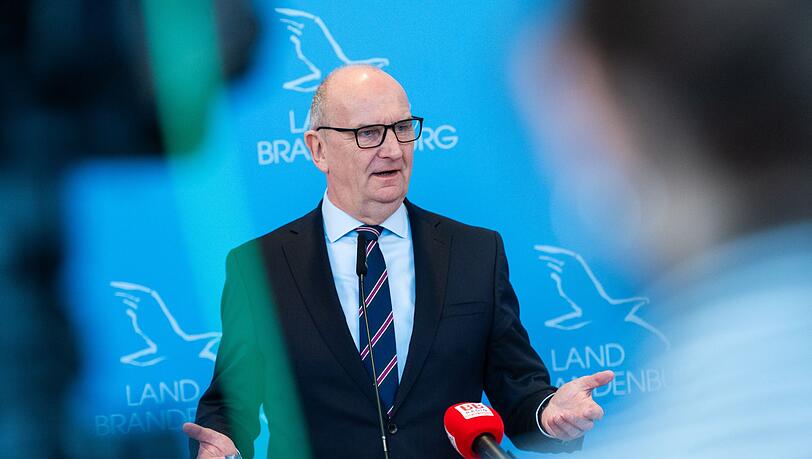 Brandenburgs Ministerpräsident Dietmar Woidke (SPD) erklärt die Koalition mit dem BSW für beendet. Brandenburgs Ministerpräsident Dietmar Woidke (SPD) erklärt die Koalition mit dem BSW für beendet.