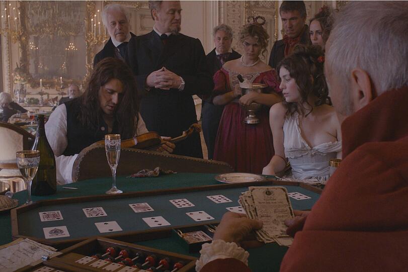 Niccolo Paganini (David Garrett) wird immer mehr zum Lebemann, flüchtet sich in Exzesse und verspielt seine letzten Gagen im Casino in Wien.