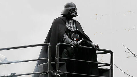 Reden mit der Stimme von Darth Vader: Mit der APp Daubsmash ist das ganz einfach. Mit dem Posten der Videos bei Facebook verstößt man aber eventuell egegen Das Urheberrecht.