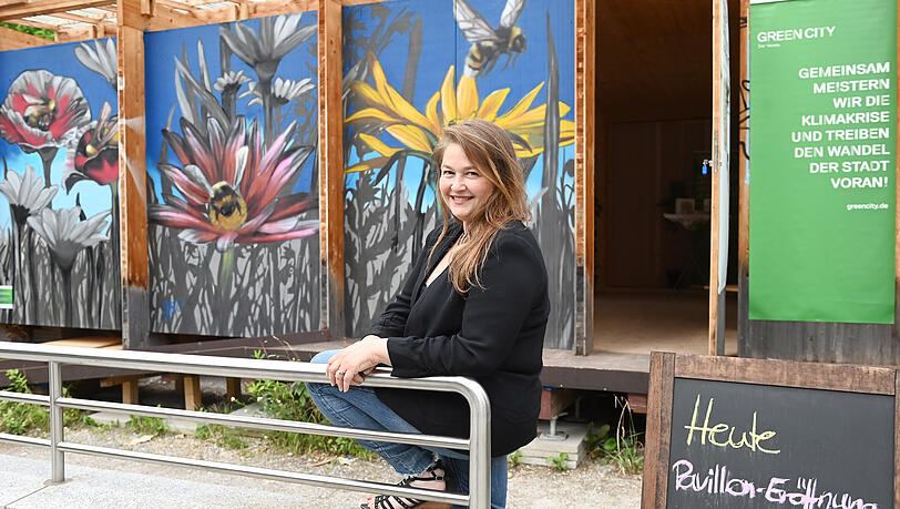 Die Künstlerin Cassie Tumlinson hat das Wandbild am Grünen Quirin zum Thema Artenvielfalt gestaltet.