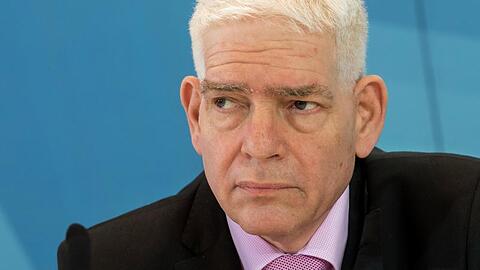 Josef Schuster, Präsidenten des Zentralrates der Juden in Deutschland, nimmt an einer Pressekonferenz teil. Foto: Peter Kneffel/Archiv