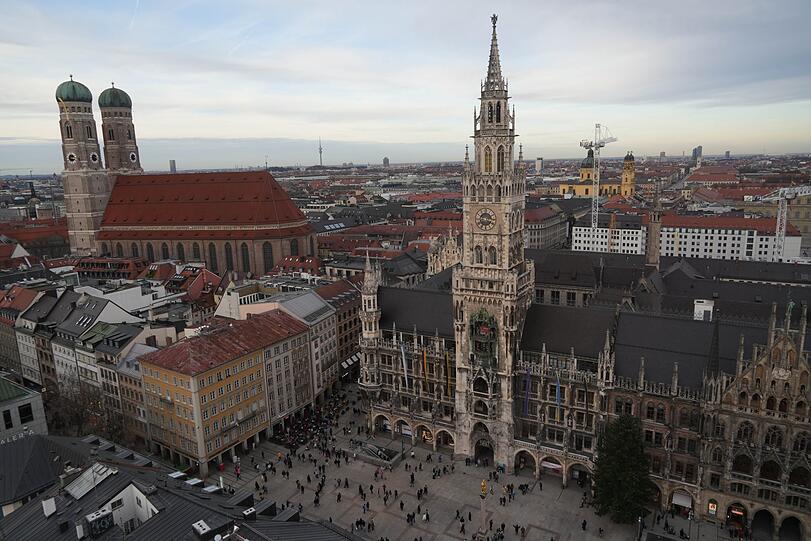 Ausblick vom Alten Peter auf den Marienplatz.