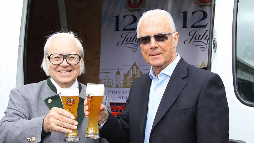 Eine enge Verbindung: Werner Brombach mit Franz Beckenbauer. Eine enge Verbindung: Werner Brombach mit Franz Beckenbauer.