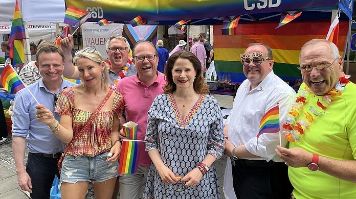 Gute Laune am CSU-CSD-Stand. Doch aktuell gibt es wenig Grund zum Feiern.