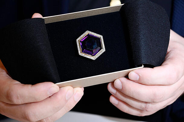 Mutmaßlich aus dem Nachlass von Rudolph Moshammer: Dieser Amethyst-Ring gehört nun Heino.