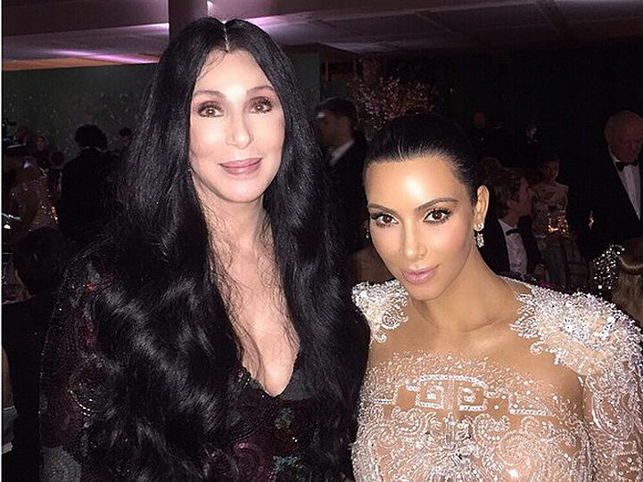 Die Reality-Queen tauschte sich mit Cher (68) über gemeinsame armenische Wurzeln aus und schwärmte: "Diese Schönheit, diese Ikone!", in ihrem Instagram-Post.