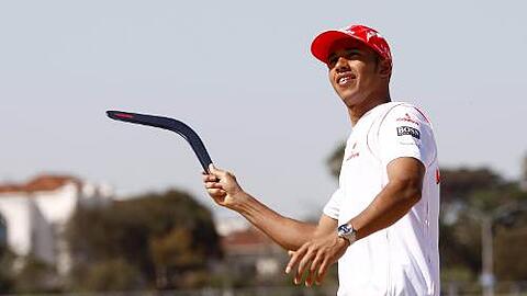 Gibt sich trotz aller Probleme locker: Lewis Hamilton.