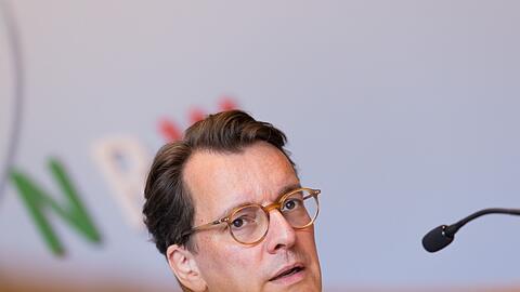 NRW-Ministerpr&auml;sident Hendrik W&uuml;st (CDU) findet das Paket gut, hat aber eine kritische Anmerkung.