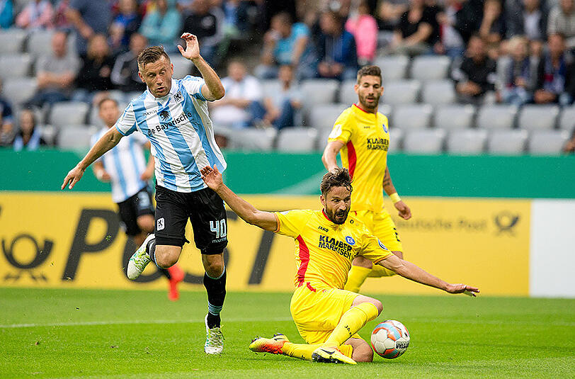 Ivica Olic - Note 4:  Lange hing der kroatische Sturm-Kämpfer in der Luft, vergab dann eine gute Kopfballchance. In der Schlussphase holte er alles aus sich heraus und kurbelte das Spiel.