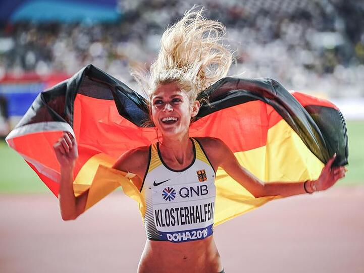 Konstanze Klosterhalfen ist die Freude über ihre Platzierung sichtlich anzusehen.