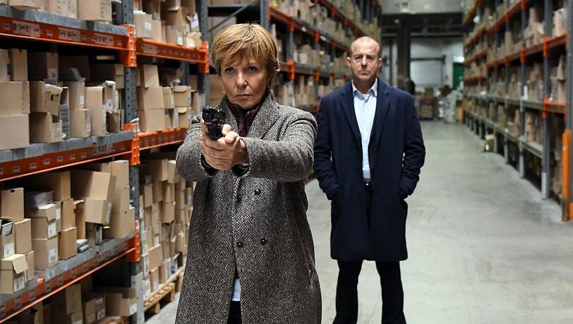 "Kommissarin Lucas: Nürnberg": Kommissarin Ellen Lucas (Ulrike Kriener) will mit Hilfe von Magnus Guttmann (Heino Ferch) eine Geiselnahme beenden. "Kommissarin Lucas: Nürnberg": Kommissarin Ellen Lucas (Ulrike Kriener) will mit Hilfe von Magnus Guttmann (Heino Ferch) eine Geiselnahme beenden.