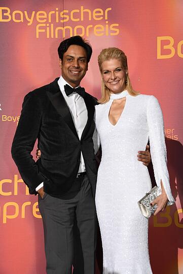 Natascha Grün mit Begleitung