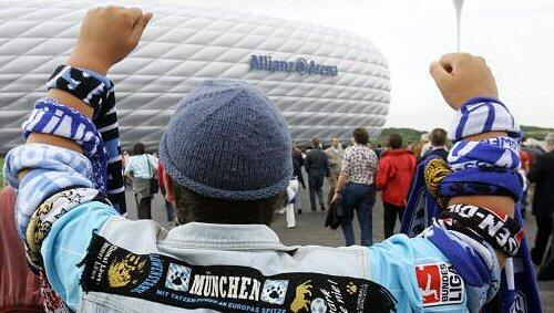 Löwen-Fans vor der Allianz Arena. Löwen-Fans vor der Allianz Arena.