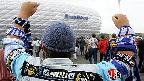 Löwen-Fans vor der Allianz Arena.