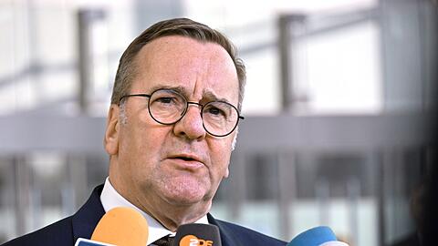 Zur Frage eines möglichen deutschen Truppeneinsatzes zur Absicherung eines künftigen Waffenstillstands wollte sich Pistorius weiter nicht äußern.