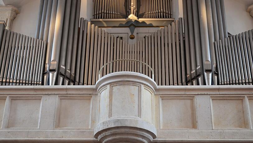 Die Orgel in der Münchner Markuskirche. Die Orgel in der Münchner Markuskirche.