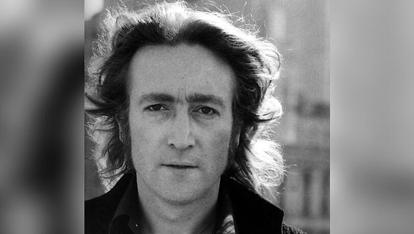 John Lennon, Mitgründer der Beatles und Stimme einer Generation, starb 1980 durch ein Attentat in New York.