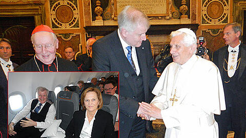 Horst Seehofer und seine Ehefrau Karin im Flieger nach Rom: Gemeisnam mit einer bayerischen Delegation haben sie dem Papst zum Geburtstag gratuliert. Die AZ war in Rom. Die Bilder
