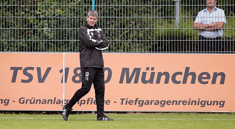 Training an der Grünwalder: Friedhelm Funkel bei der Einheit mit dem TSV 1860. Die Bilder