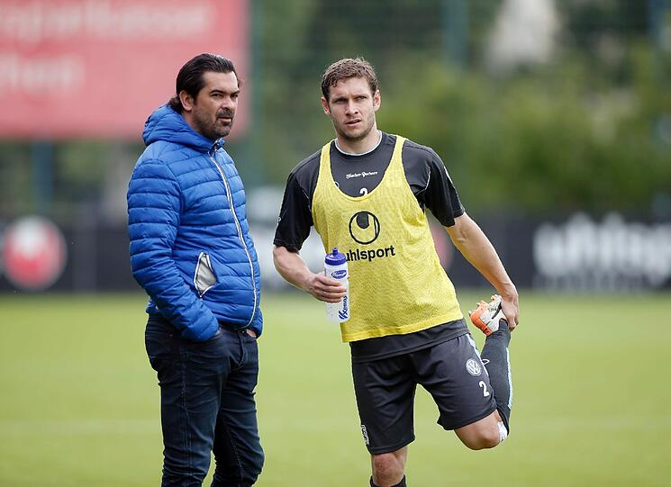 Sportdirektor Gerhard Poschner im Gespräch mit Moritz Volz.