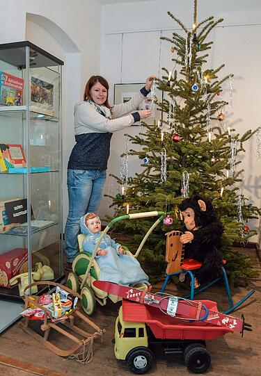 AUGUST: Weihnachten liegt zwar im August noch in weiter Ferne, Spielwaren wie Lego, Barbie oder Stofftiere sollten aber bereits in genau diesem Monat erworben werden. Je näher das Fest rückt, umso höher werden die Preise dann in diesem
Bereich. Vor allem für Frauen interessant: Die Kosten für Kosmetikprodukte befinden sich im August ebenfalls auf Talfahrt.
